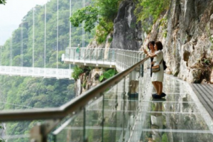 glass bottomed bridge 2 626be2bab9212