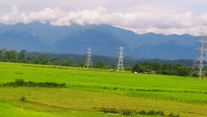 ট্ৰেইনৰ খিৰিকীৰে